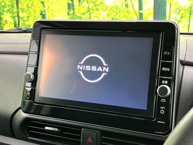 【純正9インチナビ】インテリアに溶け込むスタイリッシュな「専用設計」メーカーナビを装備♪視認性や操作性など基本性能にも優れ、より上質なカーライフをお楽しみいただけます。
