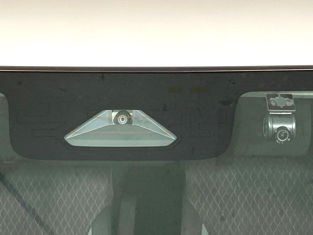【スズキ セーフティサポート】走行中に前方の車両等を認識し、衝突しそうな時は警報とブレーキで衝突回避と被害軽減をアシスト。より安全にドライブをお楽しみいただけます。