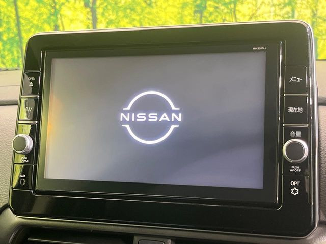 【純正9型ナビ】人気の純正ナビを装備しております。ナビの使いやすさはもちろん、オーディオ機能も充実!キャンプや旅行はもちろん、通勤や買い物など普段のドライブも楽しくなるはず♪