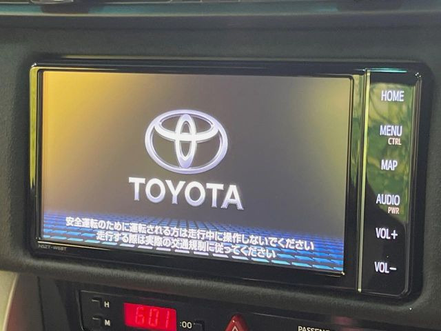 【純正ナビ】人気の純正ナビを装備しております。ナビの使いやすさはもちろん、オーディオ機能も充実!キャンプや旅行はもちろん、通勤や買い物など普段のドライブも楽しくなるはず♪