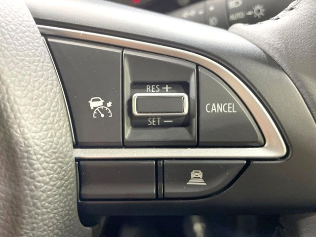 【アダプティブクルーズコントロール】高速道路での長距離走行が楽に!!自動で速度を保つクルーズコントロールが、衝突軽減システムと連携し、前方の車両を感知して車間を保つように速度調節してくれます!!