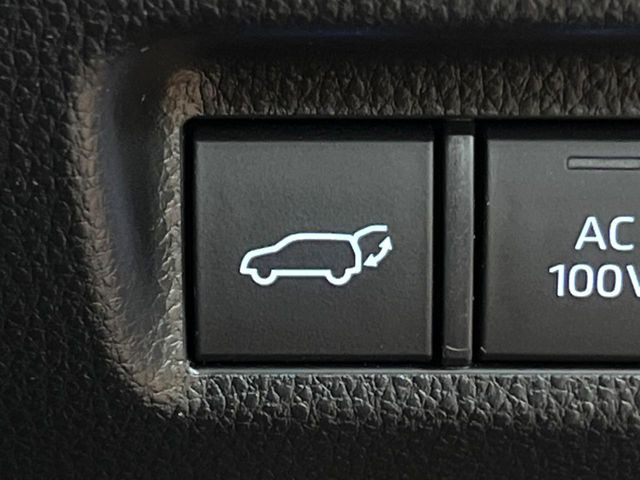 【パワーバックドア】スマートキーや運転席のボタンを押すだけでリアゲートが自動で開閉します!荷物を持っている時や、高い位置にあるバックドアを閉める際に便利な機能です♪