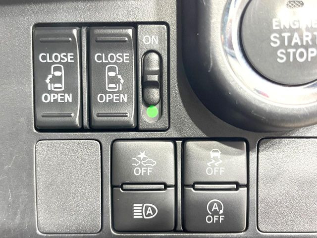 【両側パワースライドドア】スマートキーや運転席のスイッチで後席両側スライドドアの開閉が可能♪電動だから力を入れてドアを開ける必要が無く、小さなお子様でも簡単に開け閉めでき快適です♪