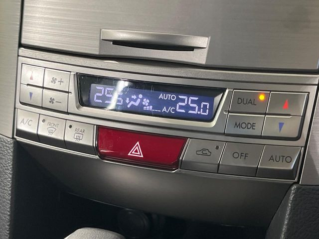 【オートライト】周りの明るさに応じて自動でヘッドライトの点灯・消灯ができる機能です!ライトの付け忘れ・消し忘れなどが無くなり、雨の日や夕方の走行も安心!トンネル通過時も便利ですね♪