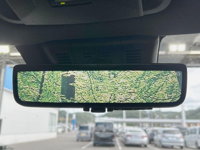 【デジタルインナーミラー】後席の大きな荷物や同乗者で後方が確認しづらい時でも安心!カメラが撮影した車両後方の映像をルームミラー内に表示。クリアな視界で状況の確認が可能です!