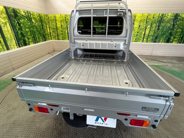 積み下ろしのしやすいデッキにはたっぷりと荷物を積み込んでいただけます。遊びから仕事まで、様々なシーンで頼れます♪