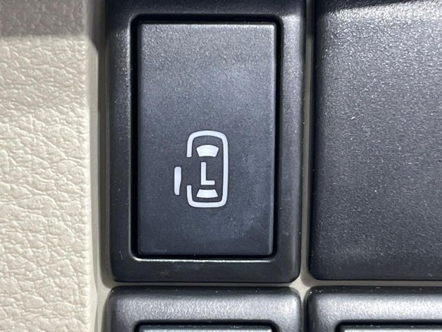 【パワースライドドア】スマートキーや運転席のスイッチでスライドドアの開閉が可能♪電動だから力を入れてドアを開ける必要が無く、小さいお子様でも、重い荷物を持っている時もラクに開け閉めできます♪