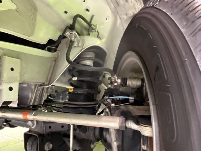 お車を安心してお乗りいただく為には、足回りの定期点検が欠かせません。サービスサポート(有償保証)では無料点検もご提供しており、安心のカーライフをお過ごしいただけるサポート体制が整っています。