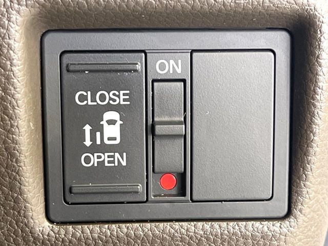 【パワースライドドア】スマートキーや運転席のスイッチでスライドドアの開閉が可能♪電動だから力を入れてドアを開ける必要が無く、小さいお子様でも、重い荷物を持っている時もラクに開け閉めできます♪