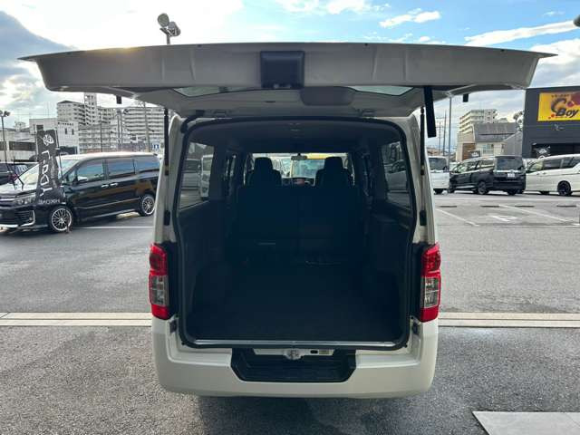 彦根インターからお車で3分とアクセス便利!近くには有名観光地の彦根城もありますので、観光と合わせてのご来店も良いですね♪活気溢れる自慢のスタッフがお客様のご来店をお待ちしております!