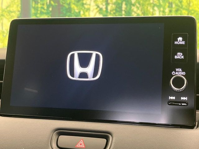 【大画面ナビ】人気の大型9インチナビを装備。存在感のある大画面はインパクト大!ナビ利用時のマップ表示は見やすく、テレビやDVDは臨場感がアップ!いつものドライブがグッと楽しくなります♪