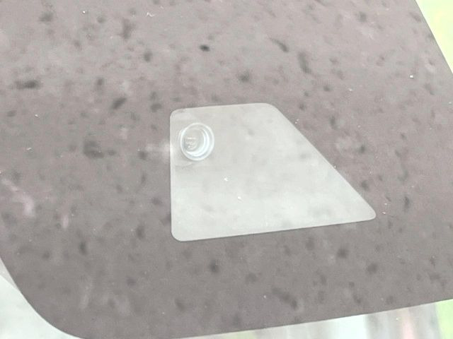 【エマージェンシーブレーキ】走行中に前方の車両等を認識し、衝突しそうな時は警報とブレーキで衝突回避と被害軽減をアシスト。より安全にドライブをお楽しみいただけます。