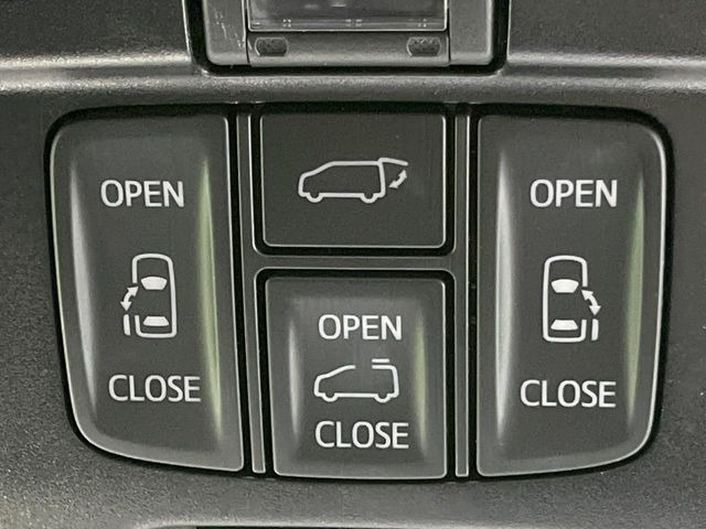 【両側パワースライドドア】スマートキーや運転席のスイッチで後席両側スライドドアの開閉が可能♪電動だから力を入れてドアを開ける必要が無く、小さなお子様でも簡単に開け閉めでき快適です♪
