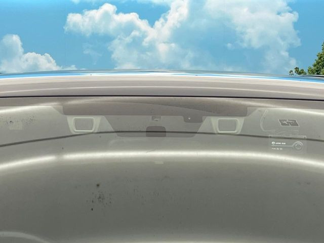 【アイサイトVer3】前方の車両等を検知し、衝突しそうな時は警報で注意を促し、ブレーキを踏む力をサポート。ブレーキを踏めなかった場合は衝突被害軽減ブレーキが作動、衝突回避をサポートします。