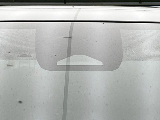 【トヨタセーフティセンス】走行中に前方の車両等を認識し、衝突しそうな時は警報とブレーキで衝突回避と被害軽減をアシスト。より安全にドライブをお楽しみいただけます。