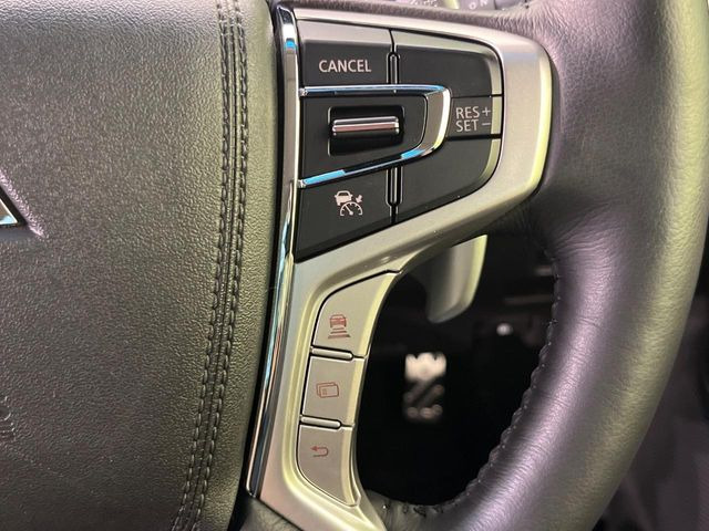 【レーダークルーズコントロール】高速道路での長距離走行が楽に!!自動で速度を保つクルーズコントロールが、衝突軽減システムと連携し、前方の車両を感知して車間を保つように速度調節してくれます!!