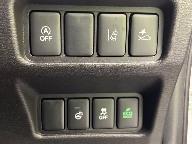 【三菱e-Assist】走行中に前方の車両等を認識し、衝突しそうな時は警報とブレーキで衝突回避と被害軽減をアシスト。より安全にドライブをお楽しみいただけます。