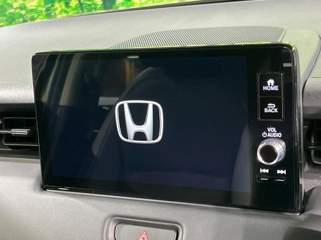 【メーカー純正ナビ】インテリアに溶け込むスタイリッシュな「専用設計」メーカーナビを装備♪視認性や操作性など基本性能にも優れ、より上質なカーライフをお楽しみいただけます。