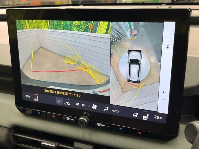 【パノラミックビューモニター】専用のカメラにより、上から見下ろしたような視点で360度クルマの周囲を確認することができます☆死角部分も確認しやすく、狭い場所での切り返しや駐車もスムーズに行えます。