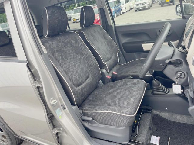 運転席シート廻りは使用感も少なく、良好な状態となっています。丁寧に使われていたことがよくわかりますね。