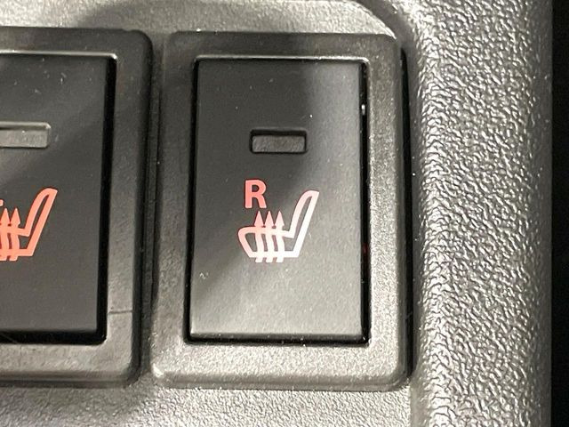 【シートヒーター】寒い日に重宝するシートヒーター!エアコンより早く温まってくれるので寒がりの人も安心ですね♪エアコンの温風は乾燥するから苦手、という方にもをおすすめです。