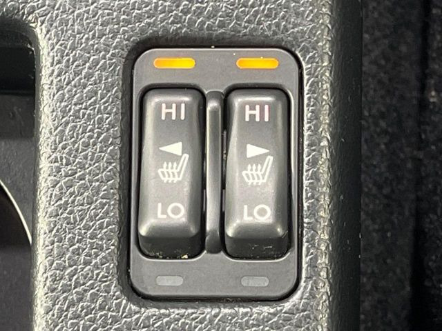 【シートヒーター】寒い日に重宝するシートヒーター!エアコンより早く温まってくれるので寒がりの人も安心ですね♪エアコンの温風は乾燥するから苦手、という方にもをおすすめです。