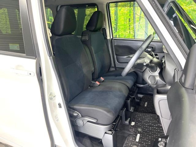 運転席シート廻りは使用感も少なく、良好な状態となっています。丁寧に使われていたことがよくわかりますね。
