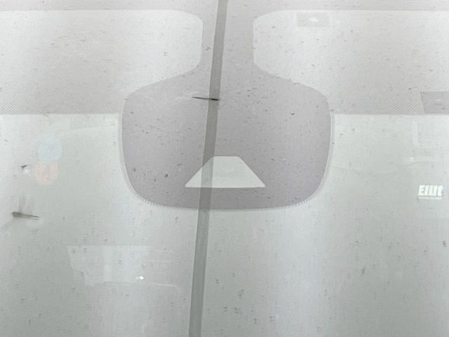 【インテリジェントエマージェンシーブレーキ】フロントカメラで前方の車両や歩行者を検知。衝突しそうな時は衝突被害軽減ブレーキが作動、衝突回避をサポート。より安全にドライブをお楽しみいただけます。