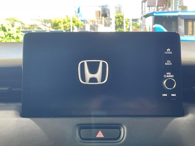 【大画面ナビ】人気の大型9インチナビを装備。存在感のある大画面はインパクト大!ナビ利用時のマップ表示は見やすく、テレビやDVDは臨場感がアップ!いつものドライブがグッと楽しくなります♪