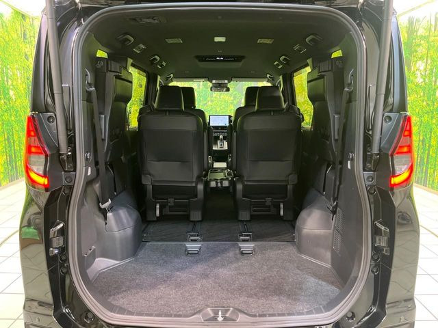 普段のお買い物や通勤、送迎等に十分な荷室スペースを確保しております。セカンドシートを倒すと、大きな荷物の積載も可能です♪