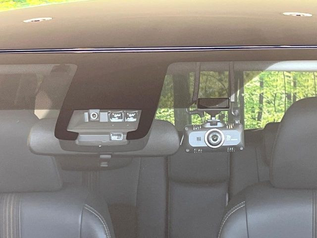 【トヨタセーフティセンス】走行中に前方の車両等を認識し、衝突しそうな時は警報とブレーキで衝突回避と被害軽減をアシスト。より安全にドライブをお楽しみいただけます。