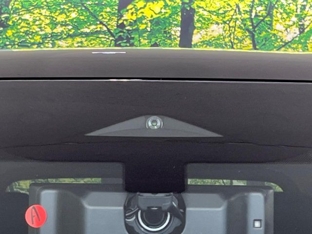 【インテリジェントエマージェンシーブレーキ】フロントカメラで前方の車両や歩行者を検知。衝突しそうな時は衝突被害軽減ブレーキが作動、衝突回避をサポート。より安全にドライブをお楽しみいただけます。