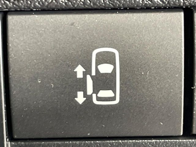 【パワースライドドア】スマートキーや運転席のスイッチでスライドドアの開閉が可能♪電動だから力を入れてドアを開ける必要が無く、小さいお子様でも、重い荷物を持っている時もラクに開け閉めできます♪