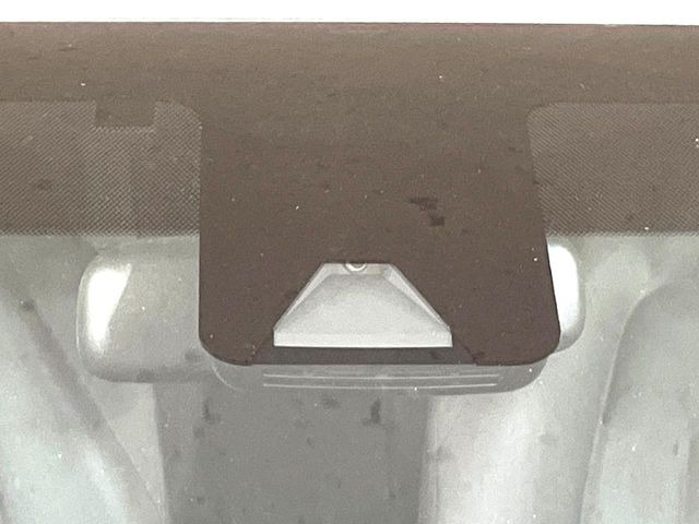 【トヨタセーフティセンス】走行中に前方の車両等を認識し、衝突しそうな時は警報とブレーキで衝突回避と被害軽減をアシスト。より安全にドライブをお楽しみいただけます。