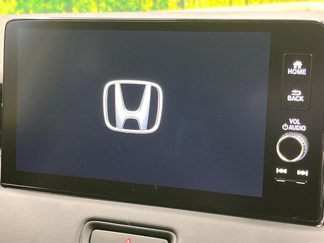 【大画面ナビ】人気の大型9インチナビを装備。存在感のある大画面はインパクト大!ナビ利用時のマップ表示は見やすく、テレビやDVDは臨場感がアップ!いつものドライブがグッと楽しくなります♪