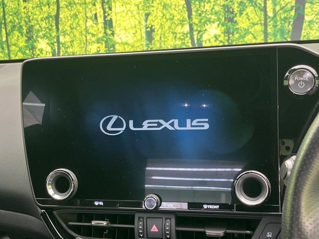 【メーカー純正14インチナビ】インテリアに溶け込むスタイリッシュな「専用設計」メーカーナビを装備♪視認性や操作性など基本性能にも優れ、より上質なカーライフをお楽しみいただけます。