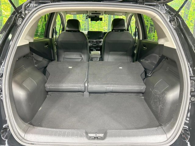 後席を格納すると、これだけの広さが!シーンに合わせたシートアレンジで、大きな荷物も積むことが出来ます♪