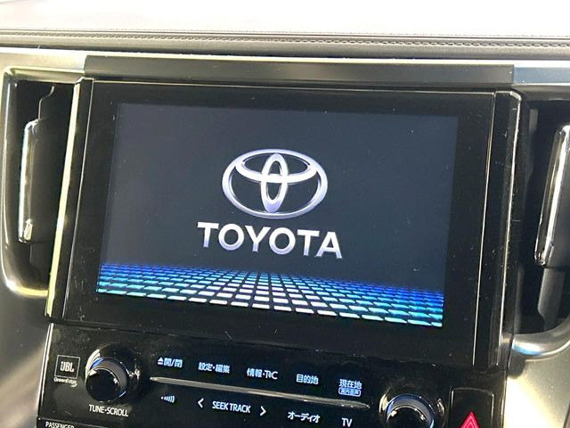 【純正9型ナビ】人気の純正ナビを装備。オーディオ機能も充実しており、Bluetooth接続すればお持ちのスマホやMP3プレイヤーの音楽を再生可能!毎日の運転がさらに楽しくなります!!