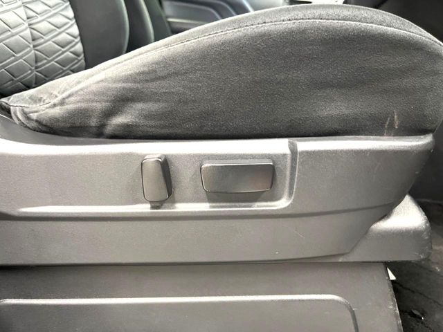 【パワーシート】スイッチ一つで簡単にシートの微調整が可能!電動だから力もいりません!快適なシートポジションにセットして、快適なドライブをお楽しみください。