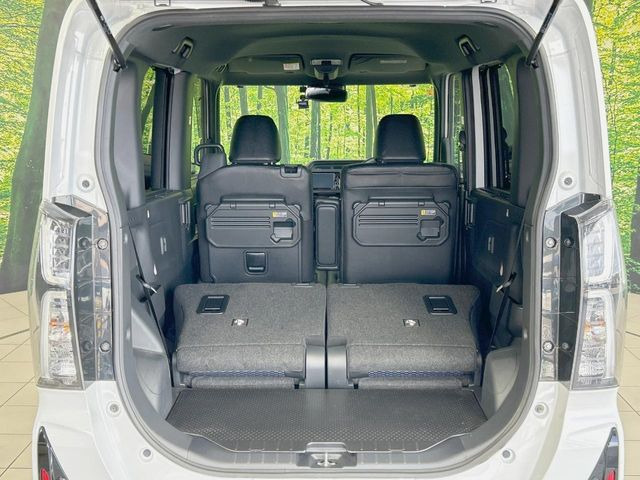 普段のお買い物や通勤、送迎等に十分な荷室スペースを確保しております。セカンドシートを倒すと、大きな荷物の積載も可能です♪