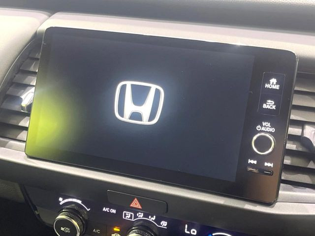 【9インチ ホンダコネクトディスプレイ】視認性の高い大画面ディスプレイでナビの使用や、お持ちのスマートフォンと連携したbluetoothでの音楽再生が可能です♪