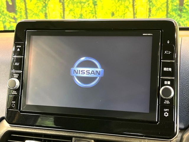 【大画面ナビ】人気の大型9インチナビを装備。存在感のある大画面はインパクト大!ナビ利用時のマップ表示は見やすく、テレビやDVDは臨場感がアップ!いつものドライブがグッと楽しくなります♪