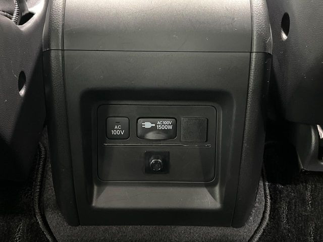 【アクセサリーコンセント】キャンプやスポーツ、アウトドアでのアクティビティはもちろん、災害・停電の際に助けにもなるAC100Vコンセントを装備♪ケータイやタブレット、ゲーム機器の充電にも♪