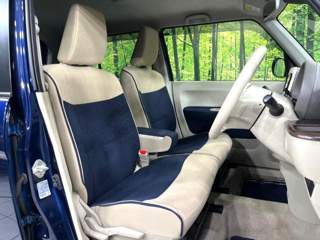 運転席シート廻りは使用感も少なく、良好な状態となっています。丁寧に使われていたことがよくわかりますね。