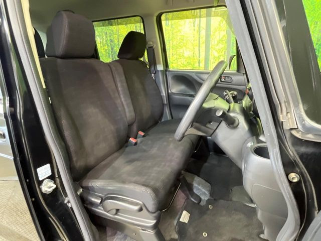 運転席シート廻りは使用感も少なく、良好な状態となっています。丁寧に使われていたことがよくわかりますね。