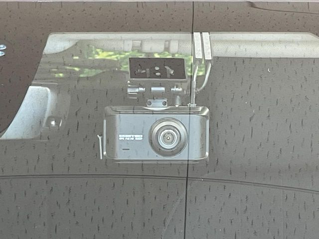 【ドライブレコーダー】ドライブレコーダー装備!走行中はもちろん、あおり運転や事故に遭遇した際、映像で記録し、万一のリスクに備えます。※記録用SDカードはお客様ご自身でご準備いただく必要があります。