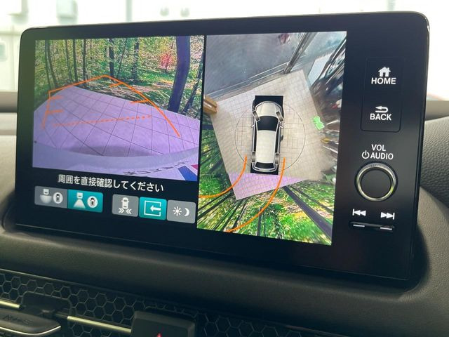 【マルチビューカメラシステム】専用のカメラにより、上から見下ろしたような視点で360度クルマの周囲を確認することができます☆死角部分も確認しやすく、狭い場所での切り返しや駐車もスムーズに行えます。