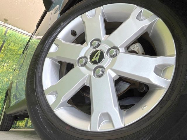 【純正15インチアルミホイール】外観にマッチした純正アルミホイールを装着しております。各種社外アルミホイールや、スタッドレスタイヤも取扱いしております。是非ご相談ください♪
