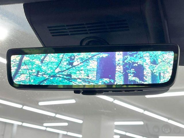 【デジタルインナーミラー】後席の大きな荷物や同乗者で後方が確認しづらい時でも安心!カメラが撮影した車両後方の映像をルームミラー内に表示。クリアな視界で状況の確認が可能です!