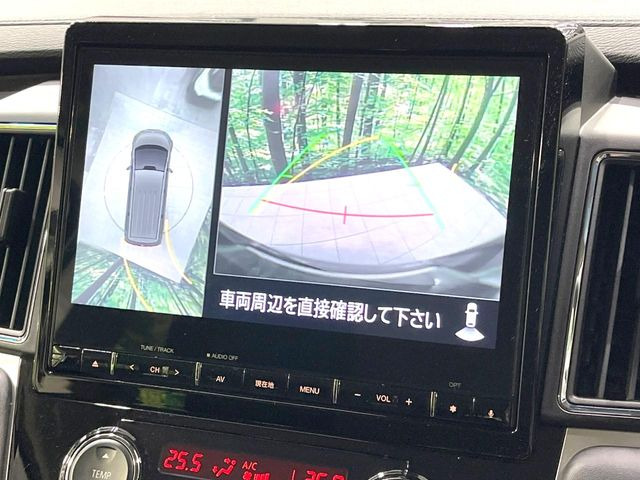 【マルチアラウンドモニター】専用のカメラにより、上から見下ろしたような視点で360度クルマの周囲を確認することができます☆死角部分も確認しやすく、狭い場所での切り返しや駐車もスムーズに行えます。